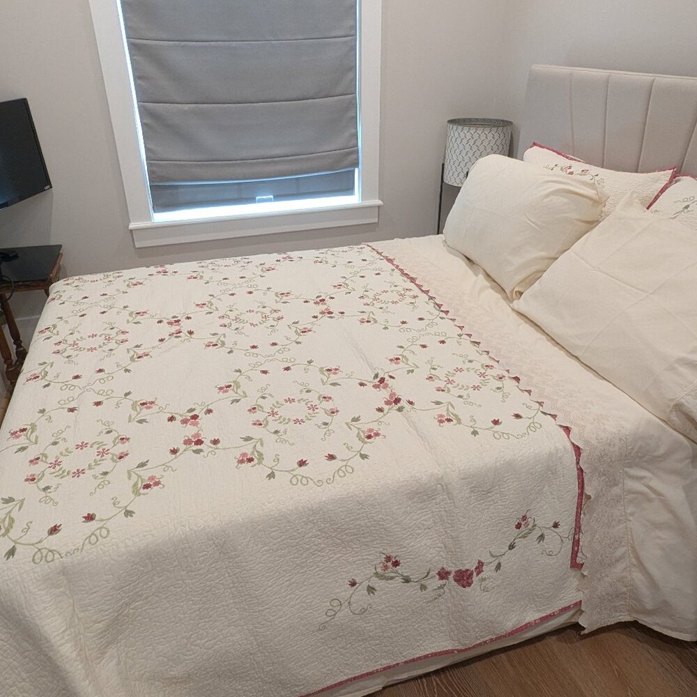 Martha Stewart Westminster Vines Queen set + sheets
